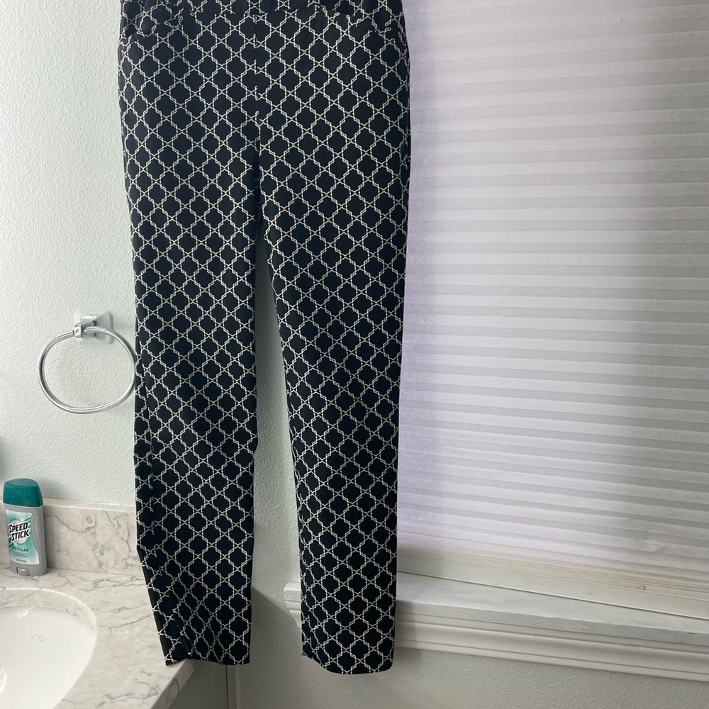 Chico's Black and White Geometric Women's Pants
